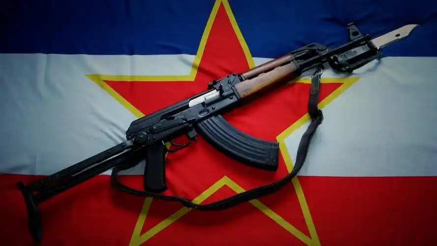 炫酷的ak47突击步枪特写图片桌面壁纸高清