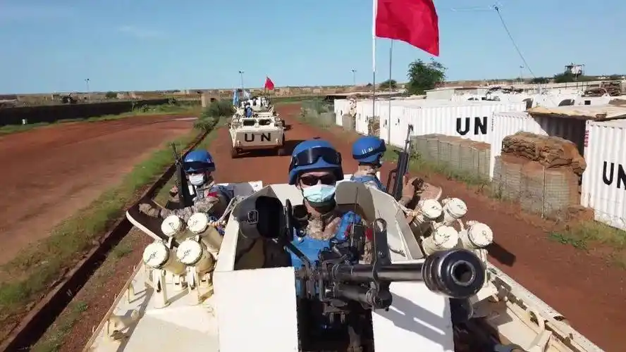 共同关注今天向中国蓝盔致敬