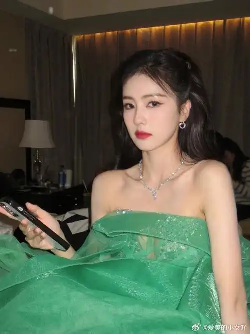 #白鹿的上身身材#