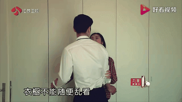 崔始源为了刘雯表演拉面,刘雯笑得像一朵花!