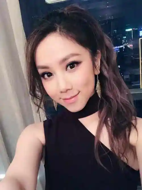 邓紫棋爆照一改往日可爱的嘟嘴俏皮的不像话