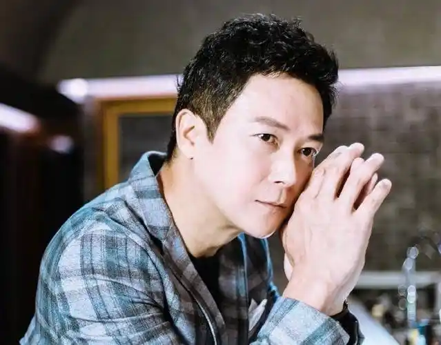 曾因《龙游天下》大火,患病上厕所都难,47岁未婚却有4个孩子_王灿