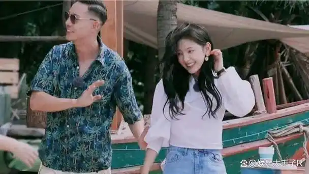 陈伟霆首次公开回应与章若楠恋情传闻!不愿与"小花"炒cp!