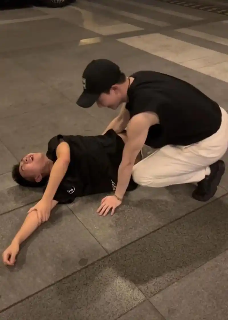 敢不敢晒一张你兄弟喝醉酒的照片!