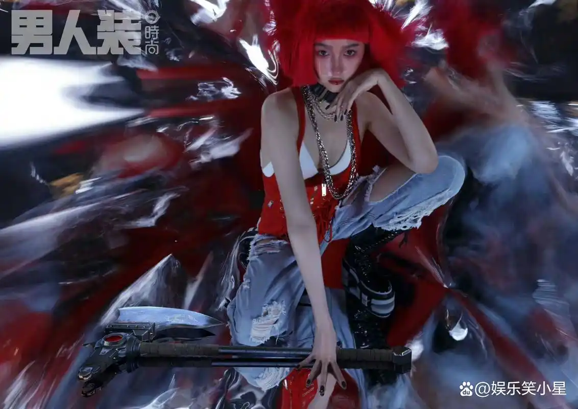 关晓彤男人装杂志封面 科幻感十足