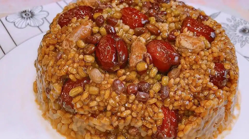 年夜饭必备的八宝饭,香甜软糯,做法非常简单