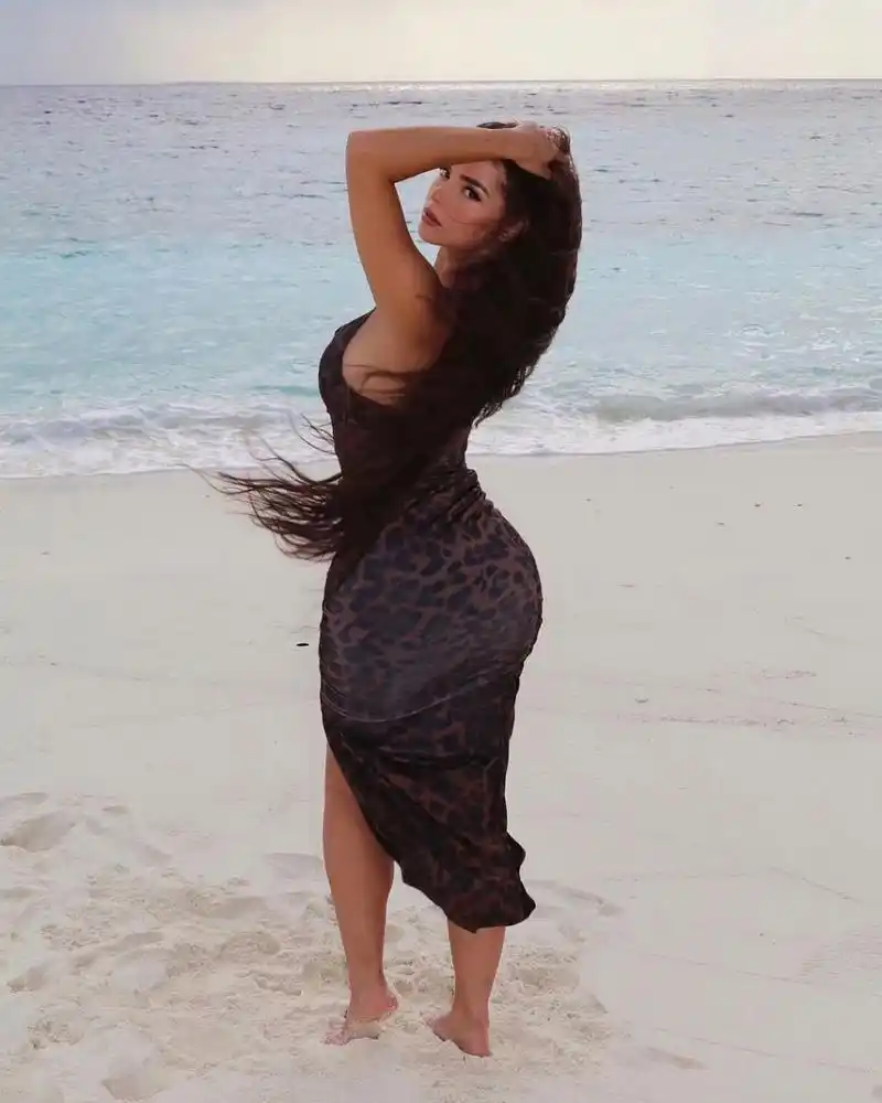 黛米·罗斯(demi rose)是英国知名模特,被称为英国的"卡戴珊",是无数