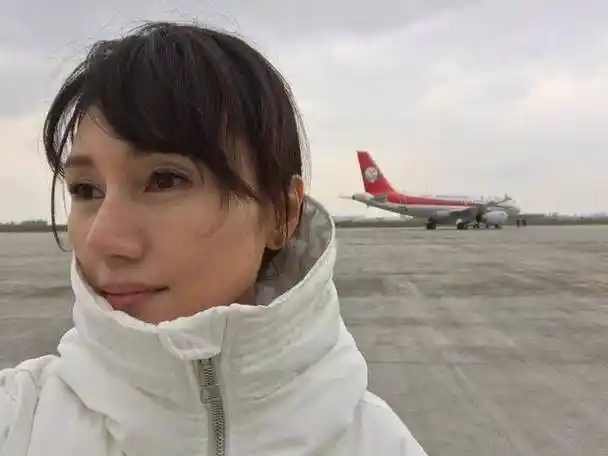 素颜的袁泉还没素人漂亮脸上没有胶原蛋白眼窝深陷老态真实