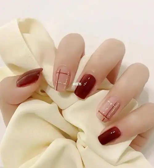2022秋冬酒红格子美甲新款搭配超显白