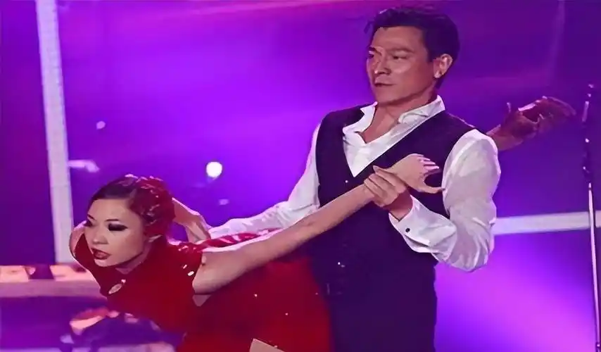 "女王舞伴"赖文慧为了刘德华不惜与男友分手,网友:好感伤_舞蹈_表演