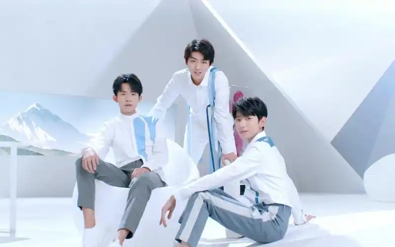 【脸色疗愈官】tfboys化身"tfb透粉白首席脸色疗愈官"自然堂引领2018"