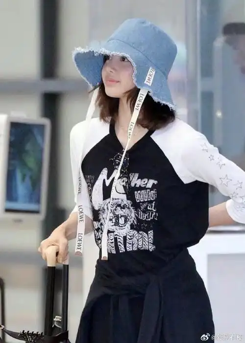 #lisa机场素颜##疯马秀舆论对lisa影响大吗##疯马秀对lisa影响大吗#