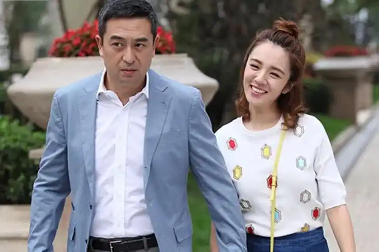 73电视剧《我的!体育老师》剧照王小米笑了,是发自内心的开心.