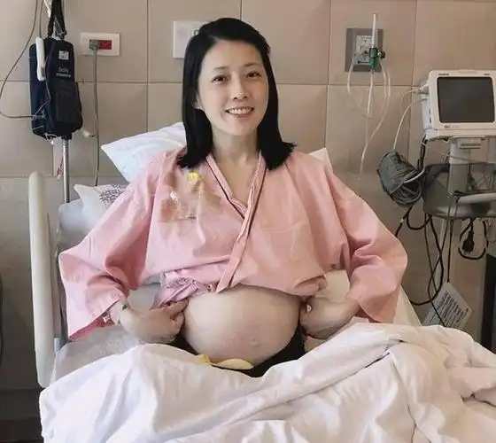 恭喜35岁台湾著名主持人早产诞下女婴长相甜美神似界林志玲