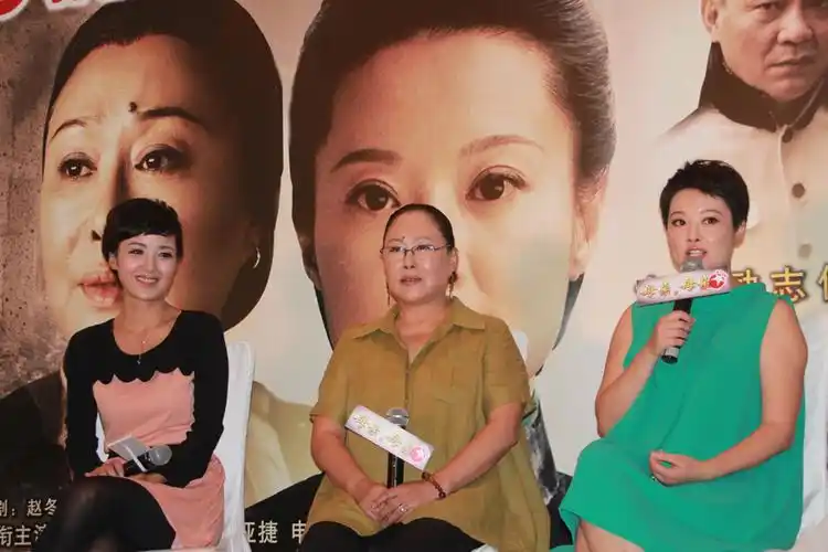 p>黄曼,1980年11月4日出生于陕西省西安市,中国内地女演员,毕业于 a