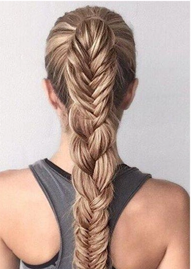 虽然小编只是列了几款比较简单的发型,但是喜欢编发的mm们可以加小