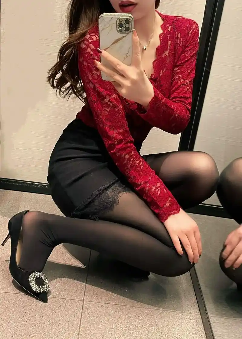 祝大家新年快乐,红红火火#ootd #高跟鞋 #新年穿搭 # - 抖音