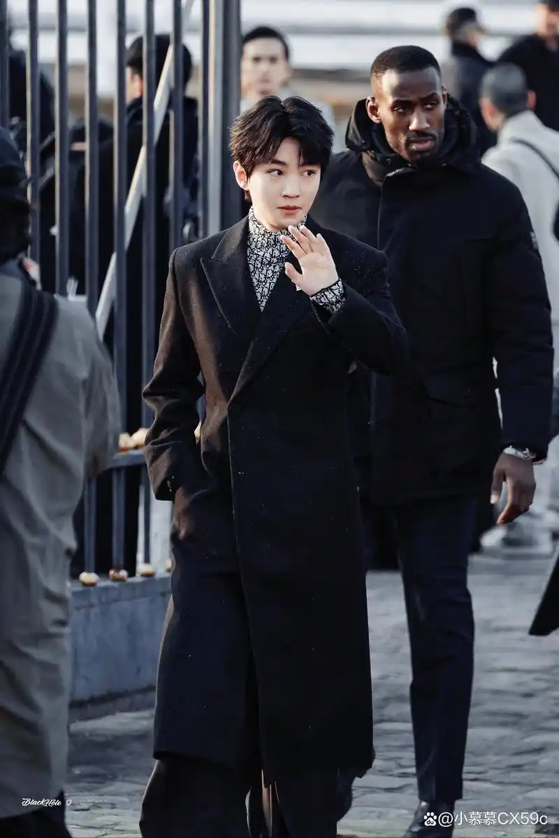 王俊凯西装霸总