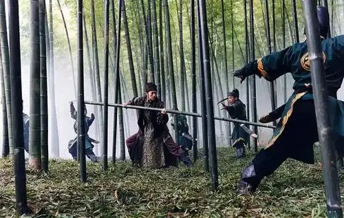 无论是《红高粱》中令人炫目的大红色,还是《十面埋伏》里苍翠的竹林