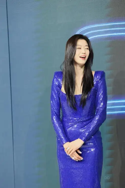 全智贤蓝色亮片裙