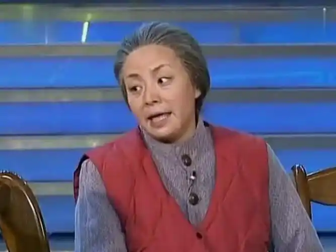 宋丹丹凭什么敢说杨紫不漂亮看到她年轻时旧照网友瞬间明白了