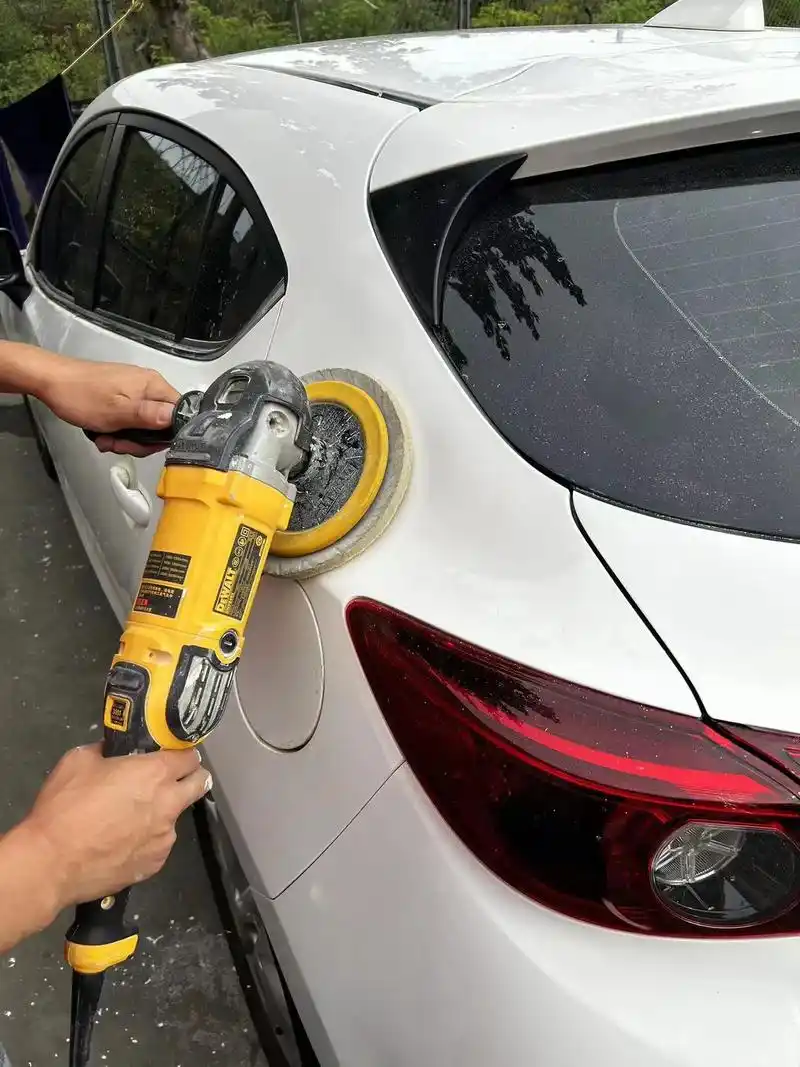 马自达,全车抛光打蜡,恢复原车漆面亮度! 夏季 - 抖音