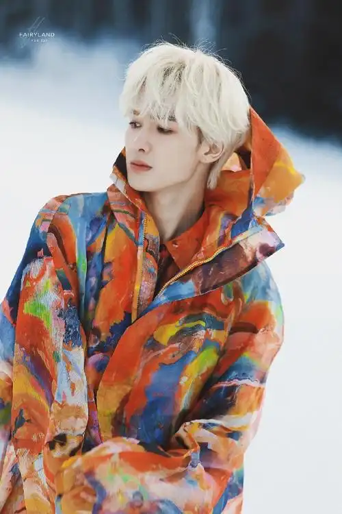 2022明星氛围感饭拍神图#朱正廷今年氛围感饭拍合集,不管是拍摄杂志