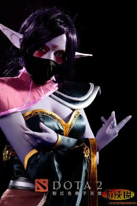 《dota2》cosplay作品,这一次,她们cos的是《dota2》中的美女角色圣堂