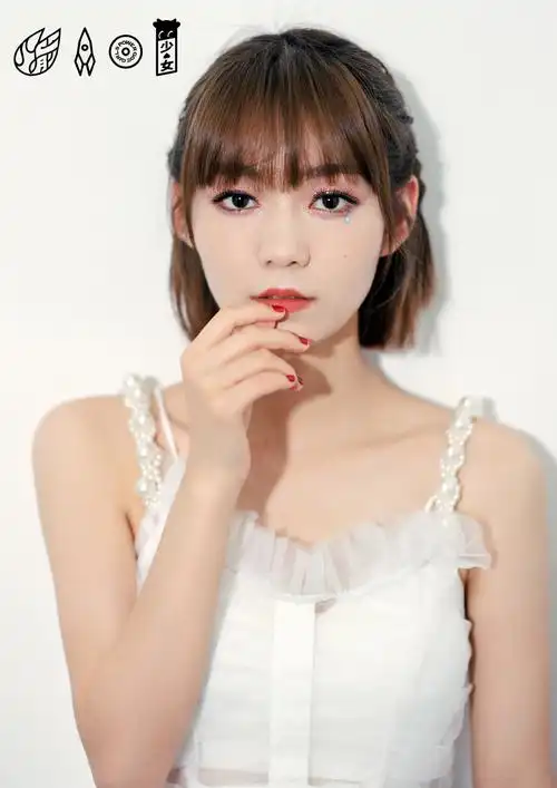 火箭少女101白纱暗黑风写真图片411