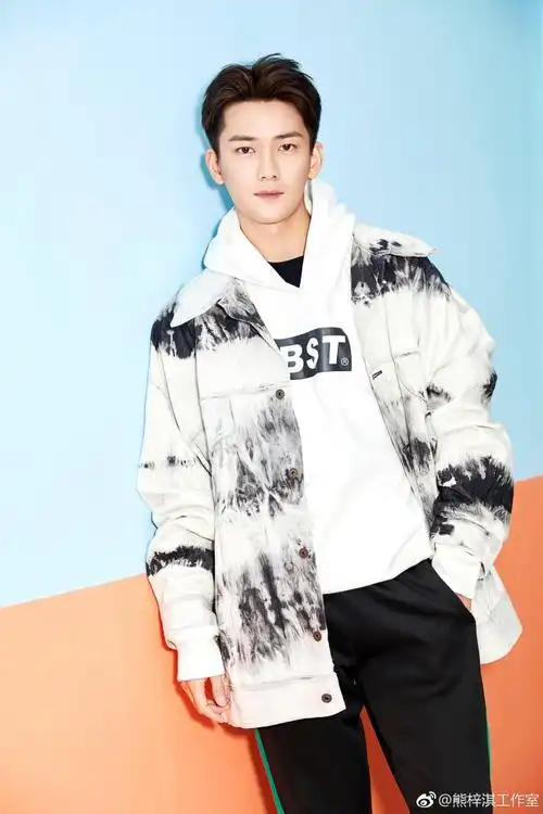 b. 来自熊梓淇工作室 - 微博