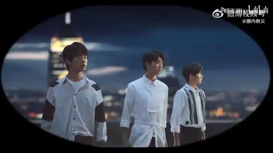 王源,易烊千玺曾合唱快本主题曲《同一秒快乐》;"大家好,我们是tfboys