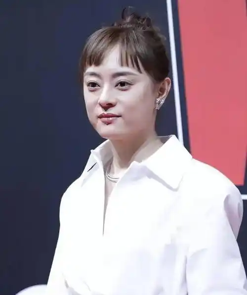 孙俪最新活动被嘲养生养了个寂寞,自然老去不被大家接受了?