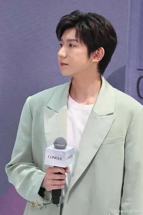 无所不能的王源易烊千玺:综艺天王与公益一哥双双登顶