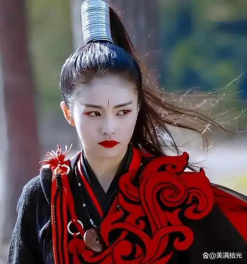 在古装武侠剧中,利落的高马尾一直是侠女标配.