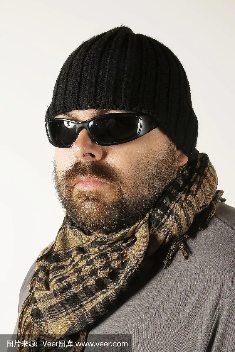 络腮胡子,男人,垂直画幅,30到39岁,男子气概