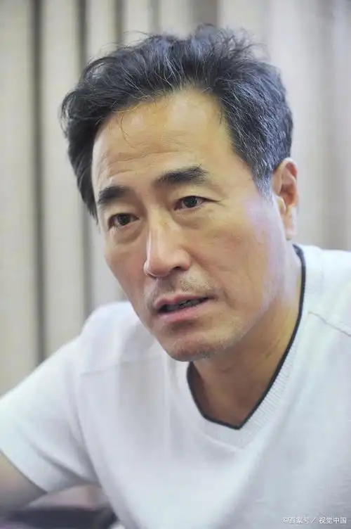 近日,著名演员杨立新在一次接受采访时透露,他的儿子杨玏小时候竟然