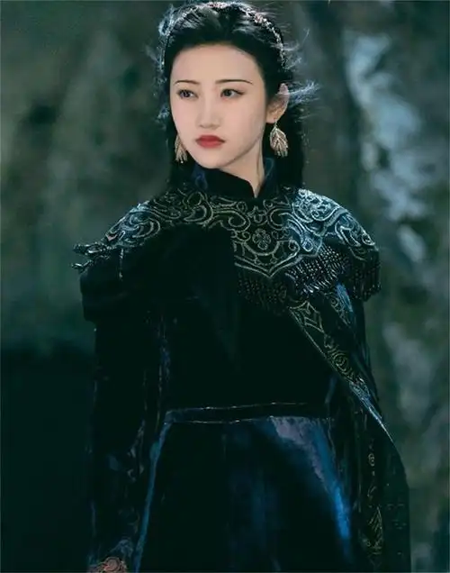 非常地适合原作中司藤冷艳而又神秘,且景甜这部剧中的气质也是非常的