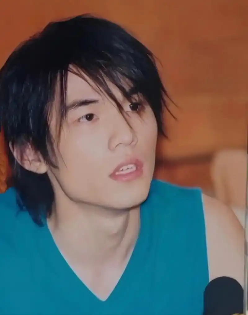 黑色幽默对哥笑.#创作灵感 #周杰伦 #周杰伦早期照片 - 抖音