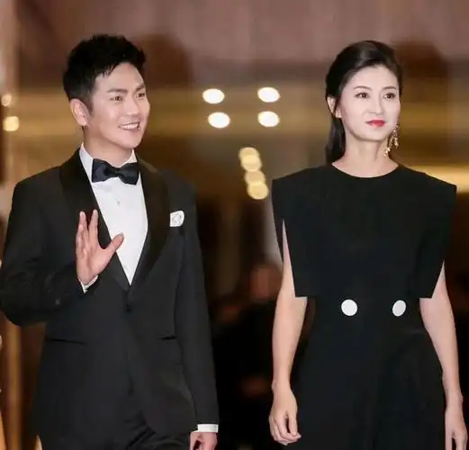 沈眉庄斓曦开心晒娃自称过得很幸福丈夫却从未露面