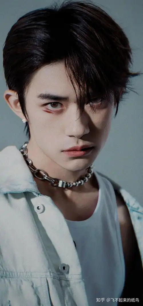 有哪些关于易烊千玺惊世骇俗的神仙图片