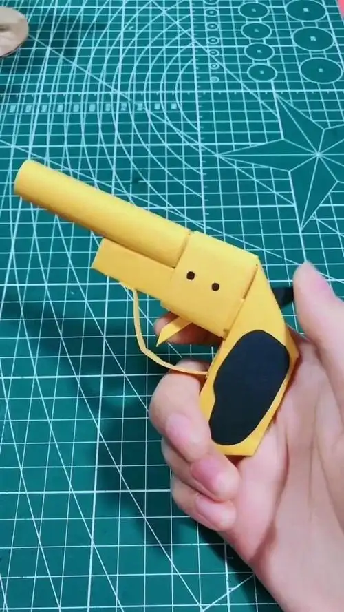 手工折纸分享,教大家做一个小手枪