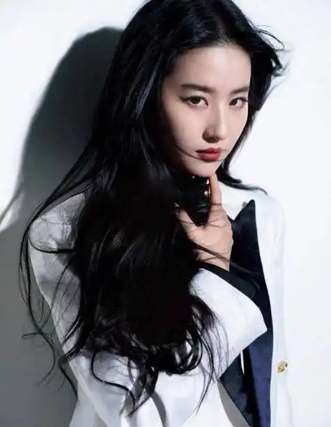 刘亦菲近照面若桃花腹部暗藏玄机,疑备孕升级当妈_母亲_孩子__时间