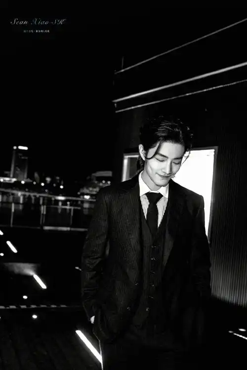 肖战黑西装十五宫格##肖战超话爆了