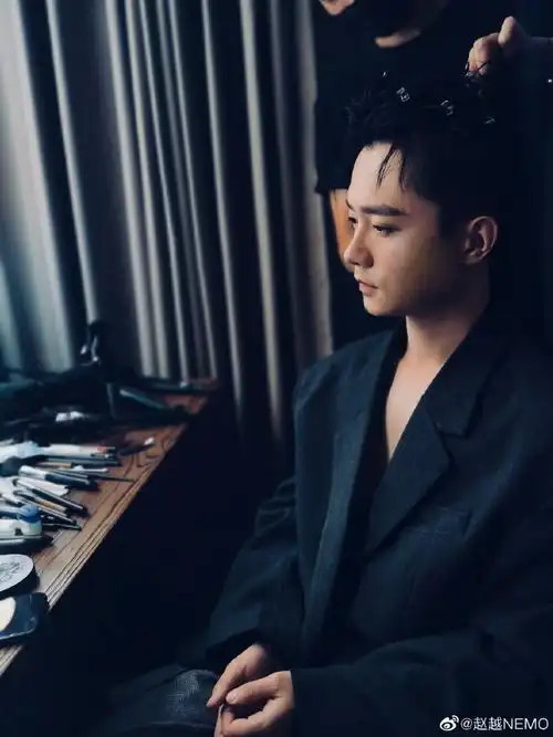 3 小礼物 [嘻嘻] 来自赵越nemo - 微博