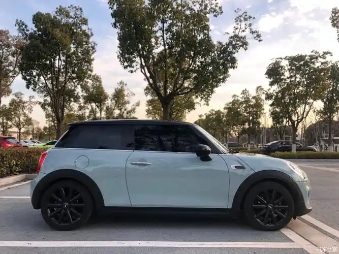 2017款15tcooper冰蓝色限量版