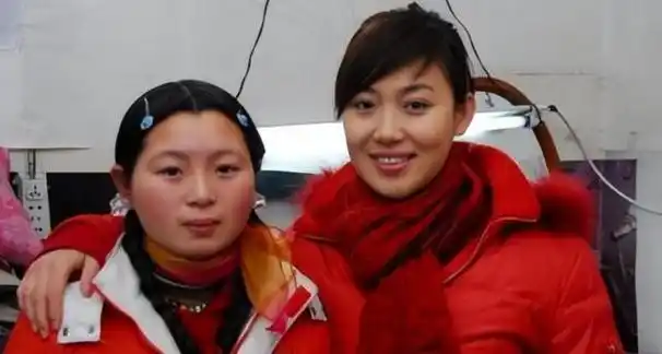 回顾主持人郑丽:赵普的妻子是谣言,37岁低调做妈妈丈夫是普通人