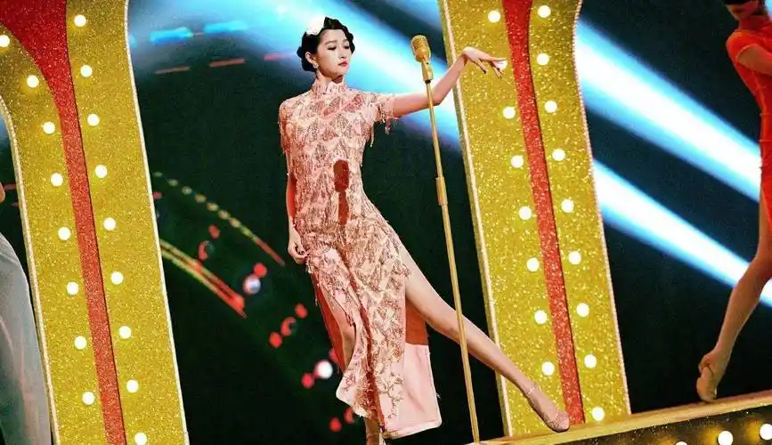 angelababy穿旗袍录王牌和关晓彤现场pk一个比一个时尚