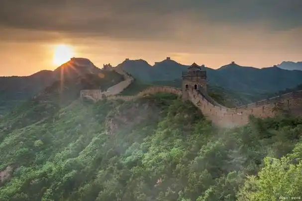 长城作为中国的标志性建筑之一,不仅代表着中华民族的智慧和创造力,更