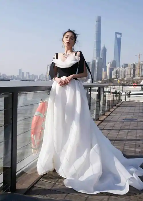 阚清子黑白礼服