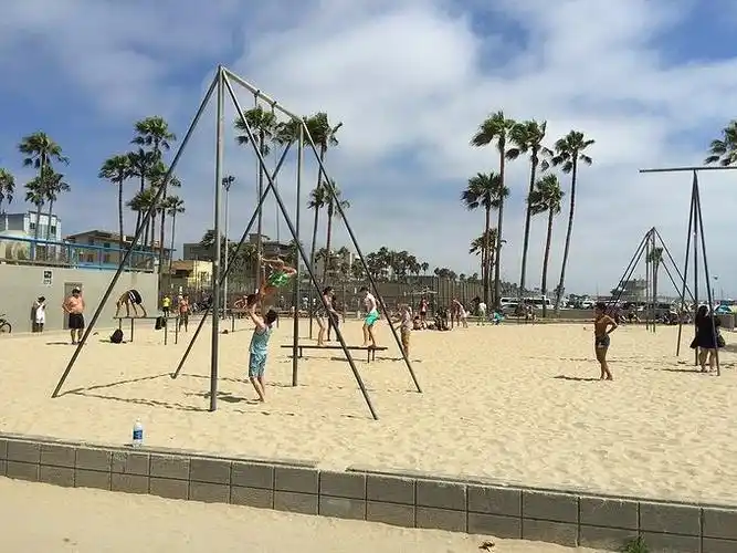 沙滩游乐场.